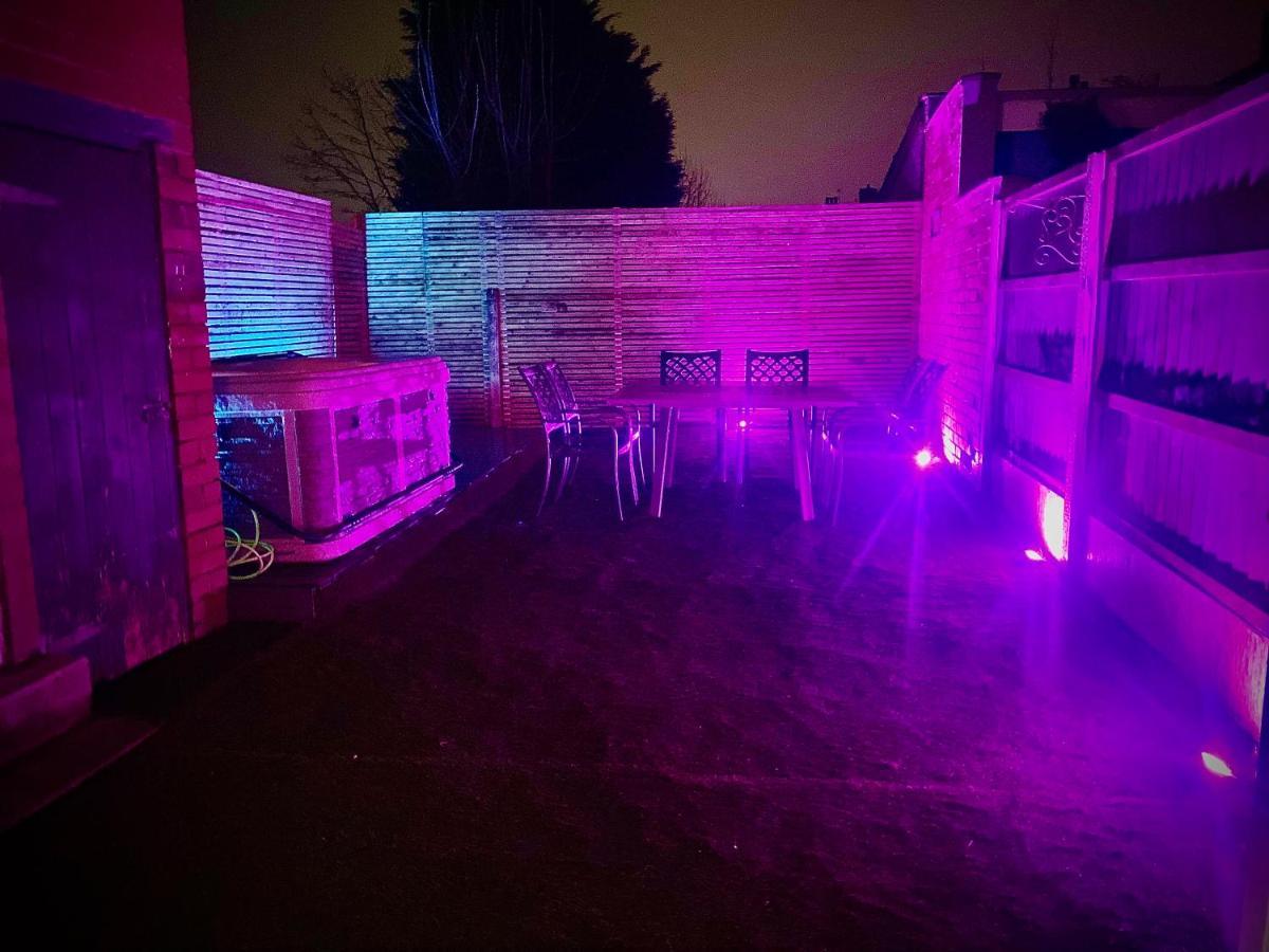 Family Modern 3 Bed Hot Tub House In Сasa de vacaciones Blackpool