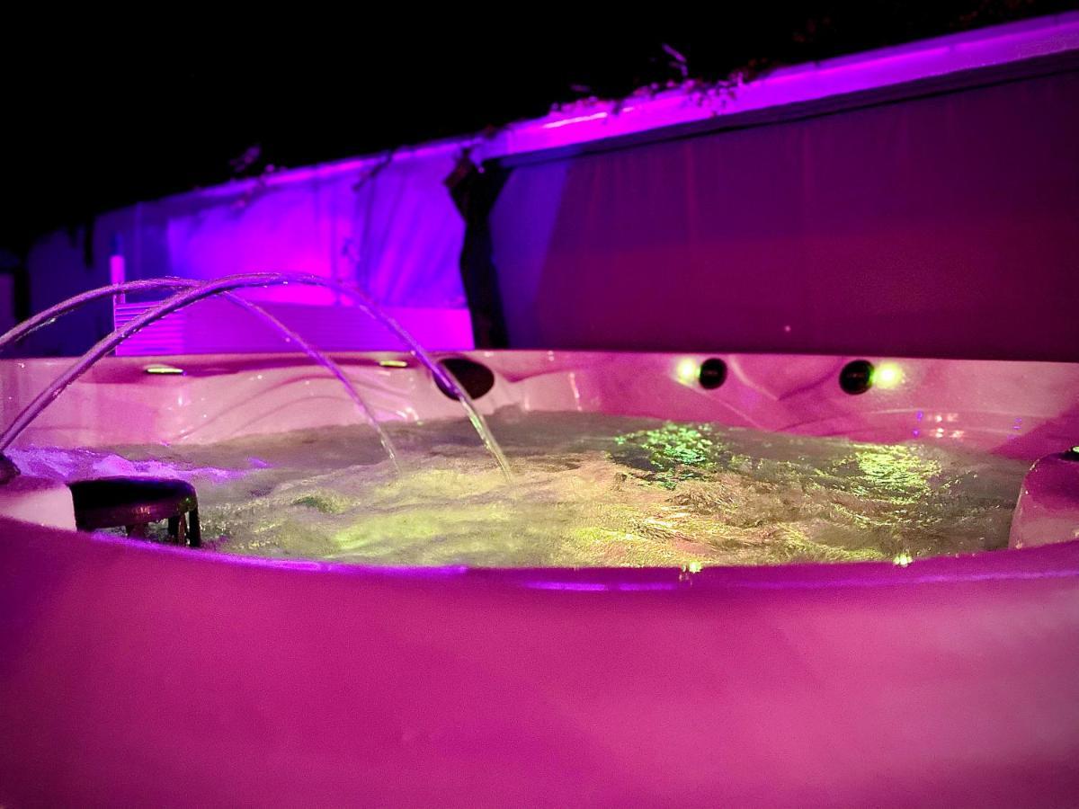 Family Modern 3 Bed Hot Tub House In Сasa de vacaciones Blackpool