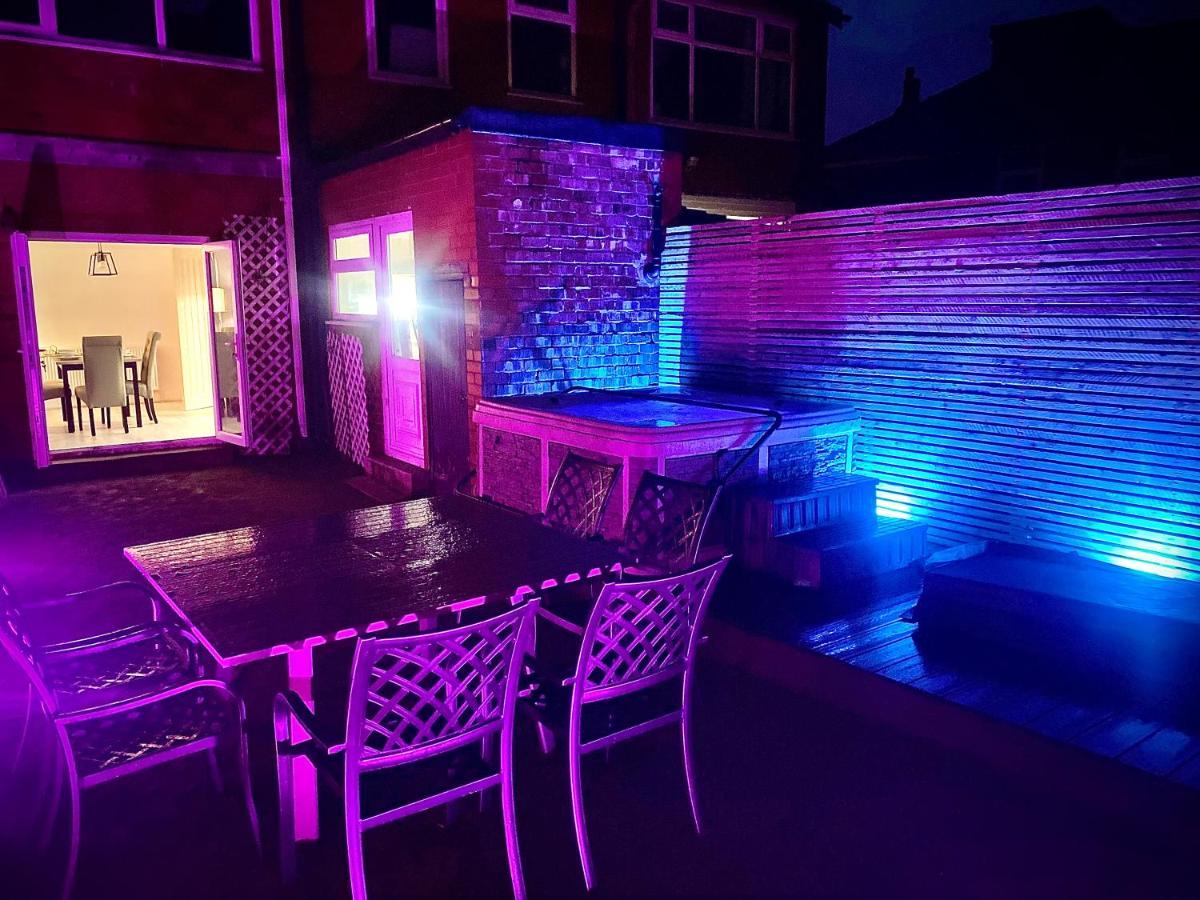 Сasa de vacaciones Family Modern 3 Bed Hot Tub House In *
